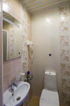 Rus Hotel Bathroom
