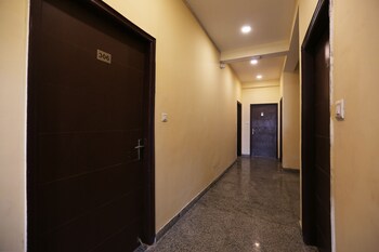 Oyo 16562 Flagship Sector 11 Hallway
