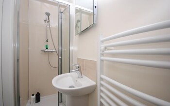 Still Waters Emsworth 205652 Bathroom