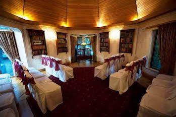Glen Yr Afon House Hotel 