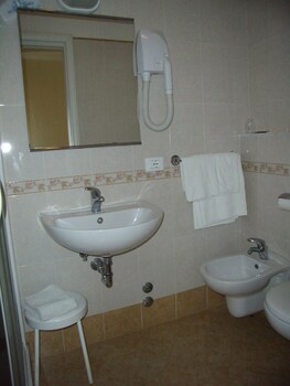 Hotel Del Golfo Bathroom