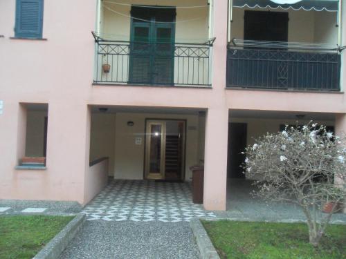 Noemi Apartment 5 Lands Paradise 