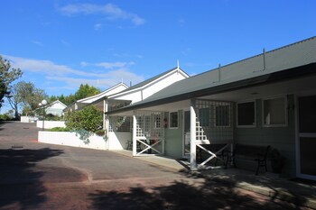 Ash Grove Boutique Motel Hotel Front
