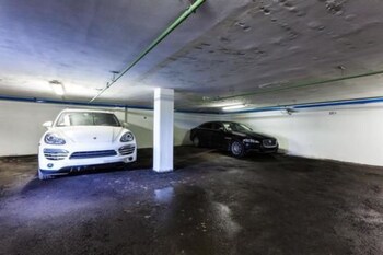 Hotel Splendid (هتل اسپلندید) Parking