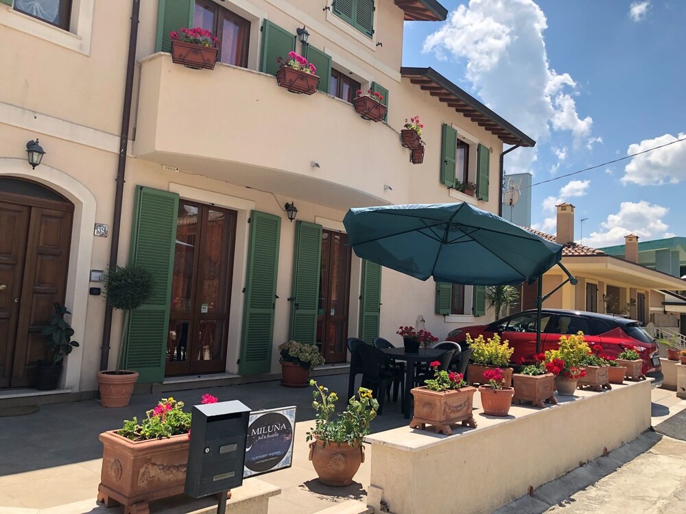 Miluna B&b Courtyard