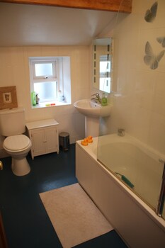 St. Cuthbert's Retreat Bathroom