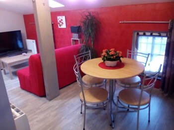 Apartment With In Bar Le Duc With Wonderful City View And (آپارتمان با این بار ل دوك با ووندرفول سیتی ویو اند) In-Room Dining Apartment With In Bar Le Duc With Wonderful City View And (آپارتمان با این بار ل دوك با ووندرفول سیتی ویو اند) In-Room Dining