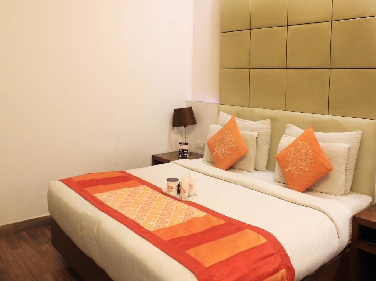 Oyo Premium Neelam Chowk 