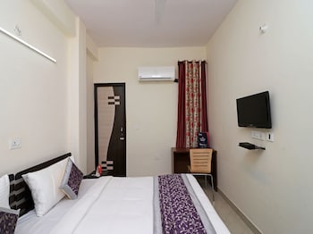 Oyo 10663 Homestead Guestroom