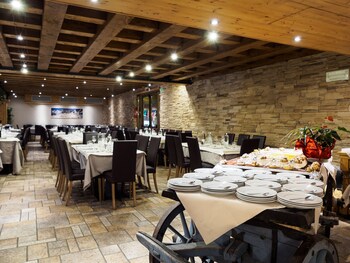 Hotel Piandineve (هتل پیاندینو) Restaurant
