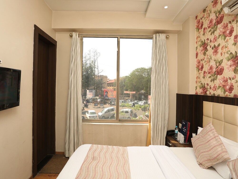 Oyo 1807 Hotel Platinum Inn Guestroom