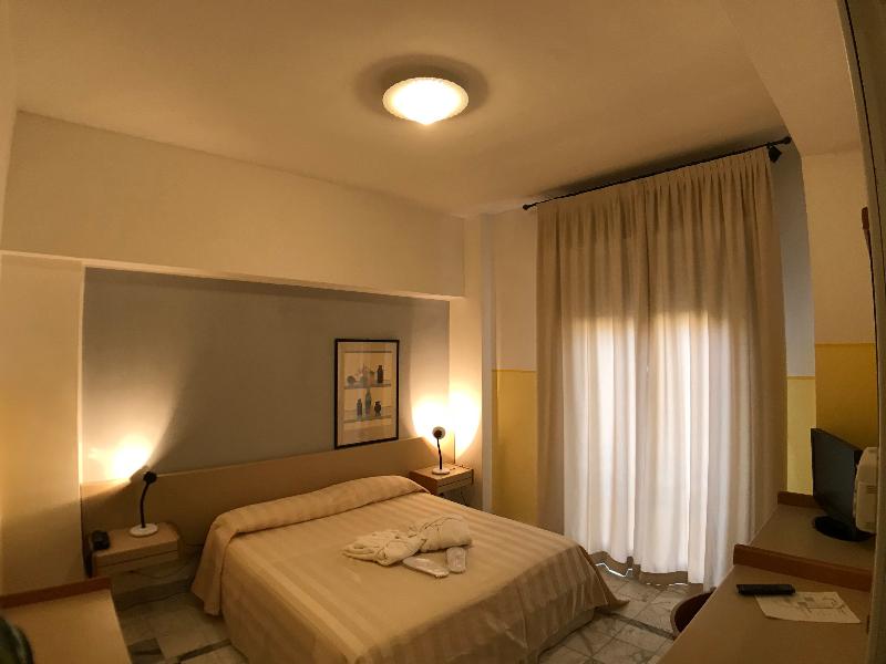 Shelley E Delle Palme Hotel Room