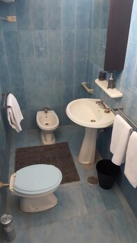 Beach House Scalzone Bathroom