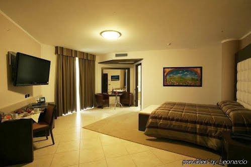 Record Hotel 