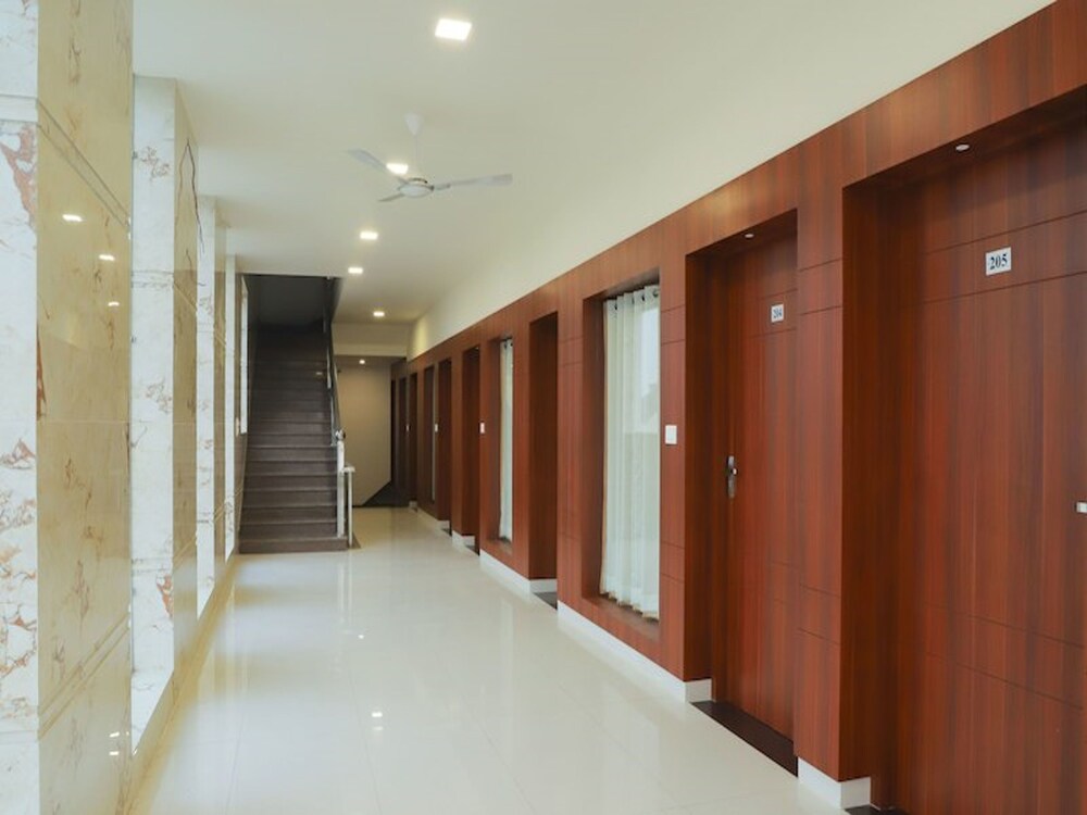 Oyo 16768 Hotel Lotus Grand Lobby Lounge