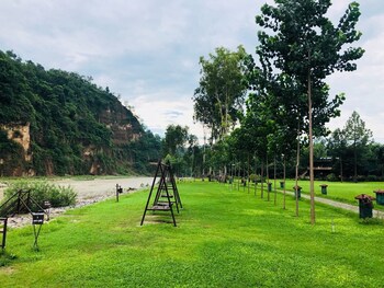 Corbett Riverside Resort Lake View