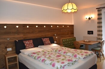 Chalet Pradat Guestroom