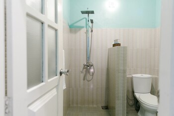 Bedspace Beach Bathroom