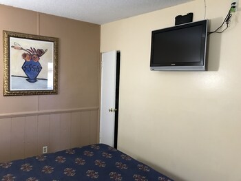 A Fisher's Inn Motel Hotel Interior