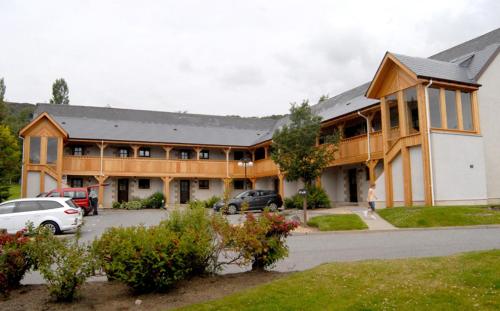 Scandinavian Village Ltd (اسكاندیناویان ویلاج لتد) 