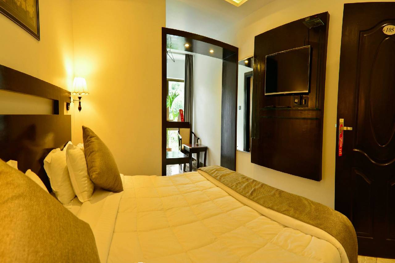 Oyo 6645 Hotel Sapphire (اویو ۶۶۴۵ هتل ساپفیر) 