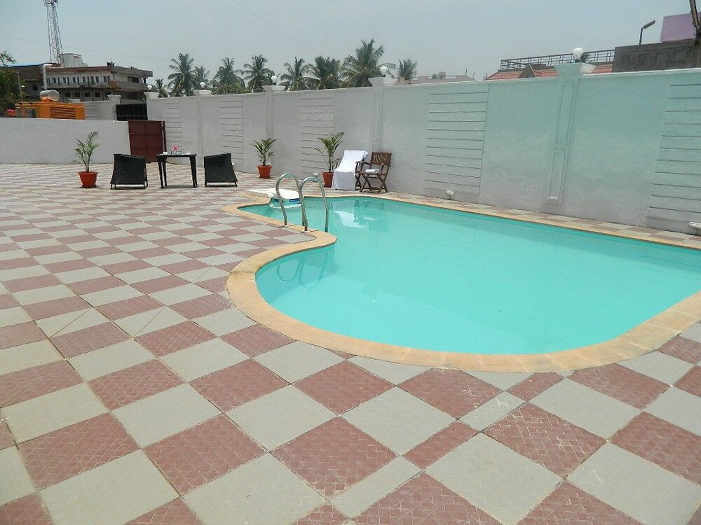 Keshav Clarks Inn Pool