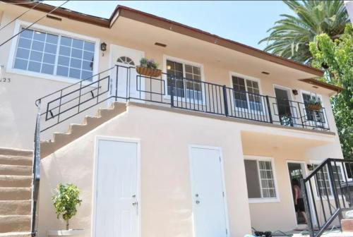 Orange Apartment 10664 