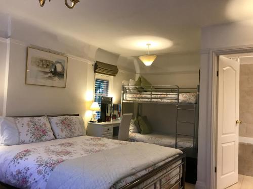 Forest Lodge Bed And Breakfast 