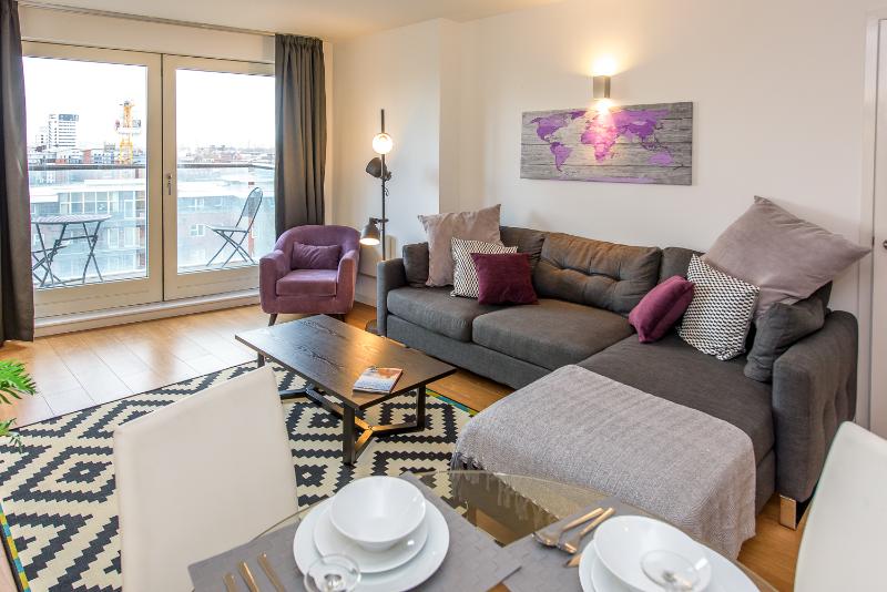 Approved Serviced Apartments Skyline Room