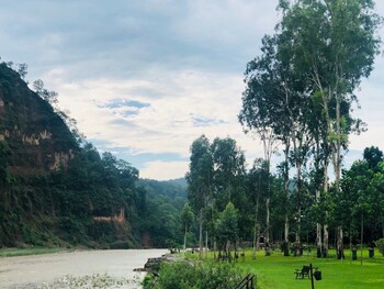 Corbett Riverside Resort Lake View