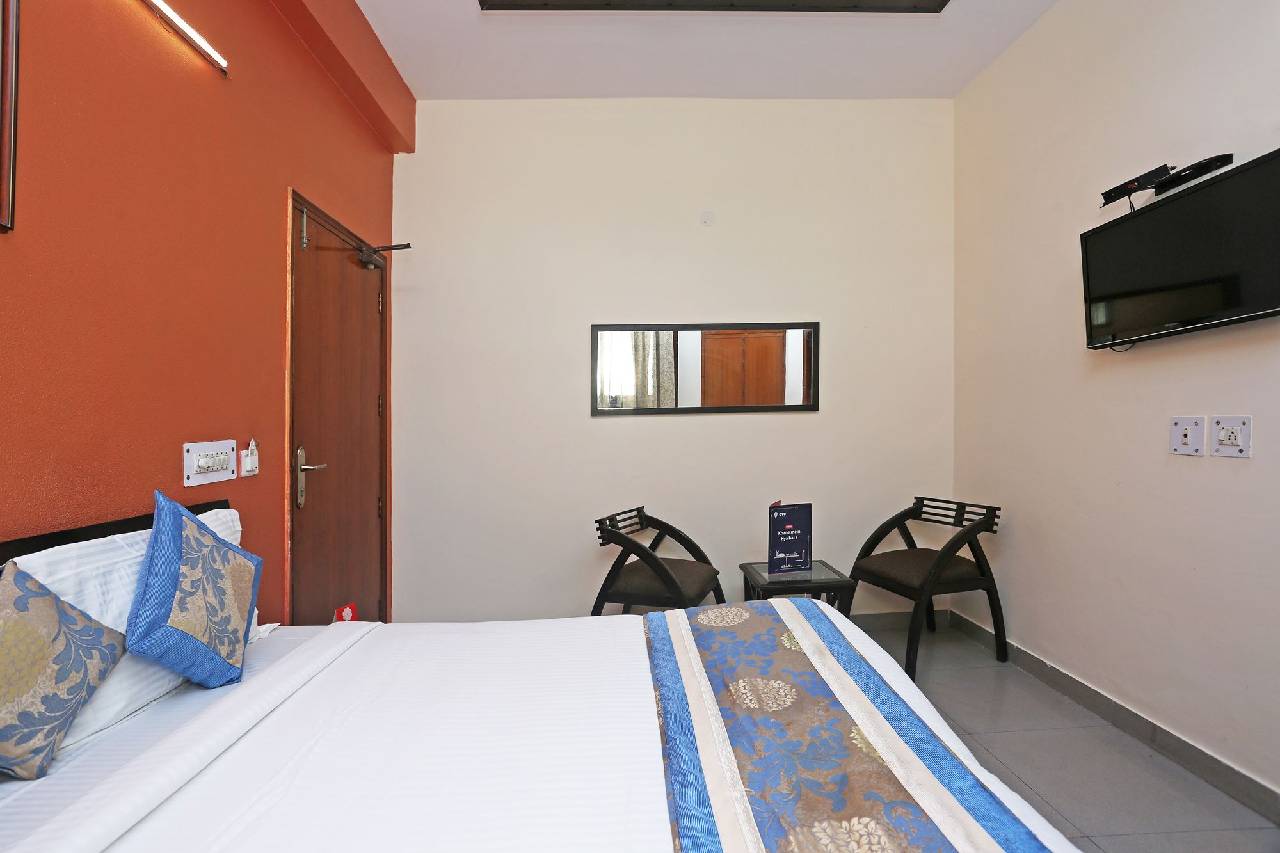 Oyo 12722 B K House 