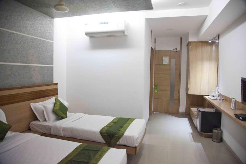 Treebo Admiral Suites Room