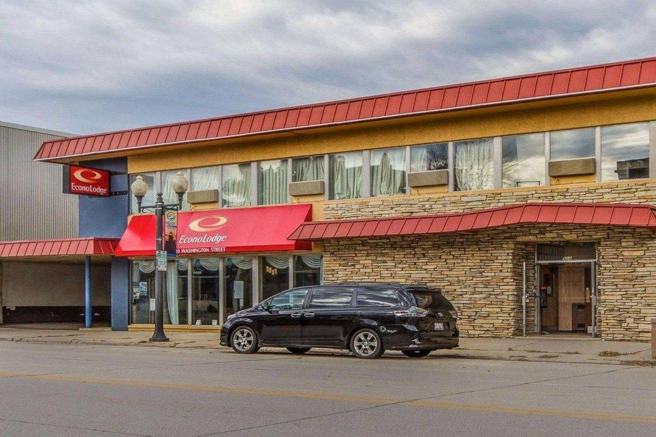 Days Inn by Wyndham Manitowoc - featured photo
