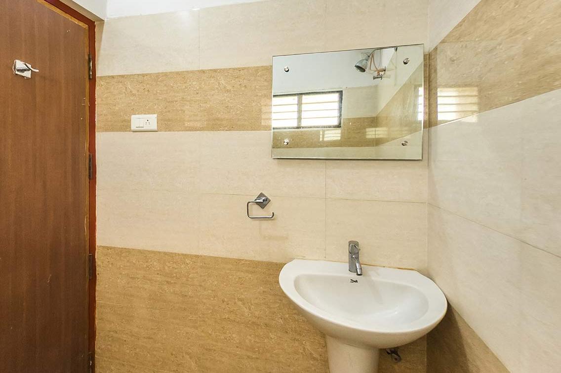 Hotel Imperial Regency (هتل ایمپریال ریجنسی) 