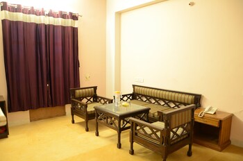 Hotel Sohandeep Dining