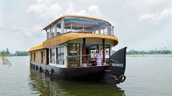 Lake India House Boats (لیک ایندیا هاوس بواتس) Boating