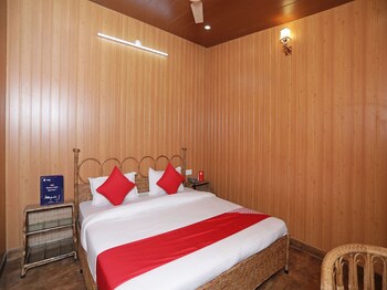 Oyo 12212 Ramanuj Cottage Guestroom