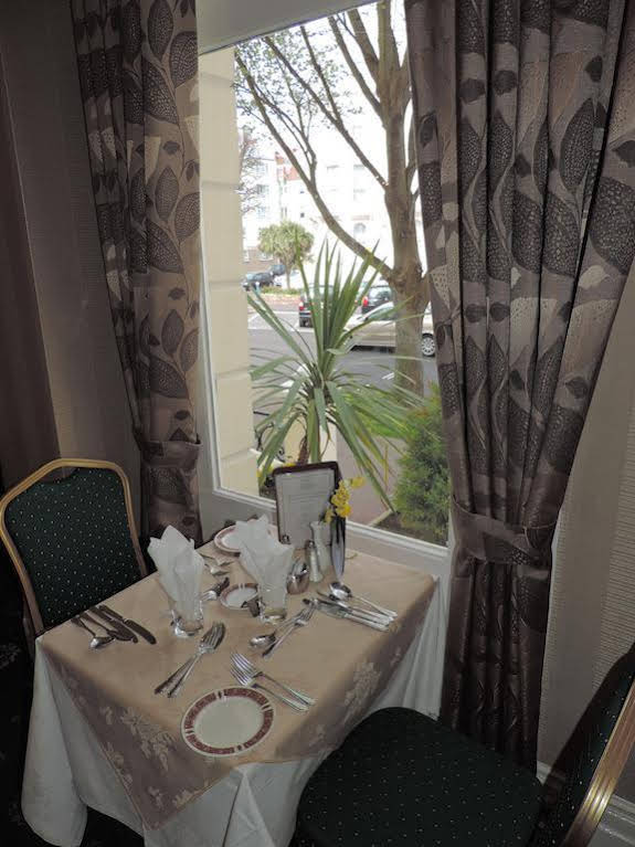 Haddon Hall Hotel (هادون هال هتل) 
