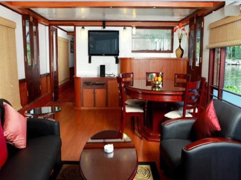 Grand Nirvana Jacuzzi Super Luxury Premium House Boat 