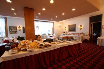 Savoia Palace Hotel Breakfast Area
