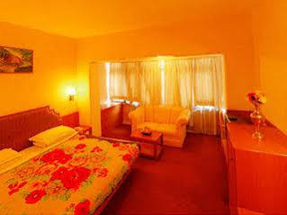 Nahar Nilgiris Hotel 