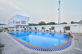 Oyo 10865 Heritage Shelters Resort Outdoor Pool