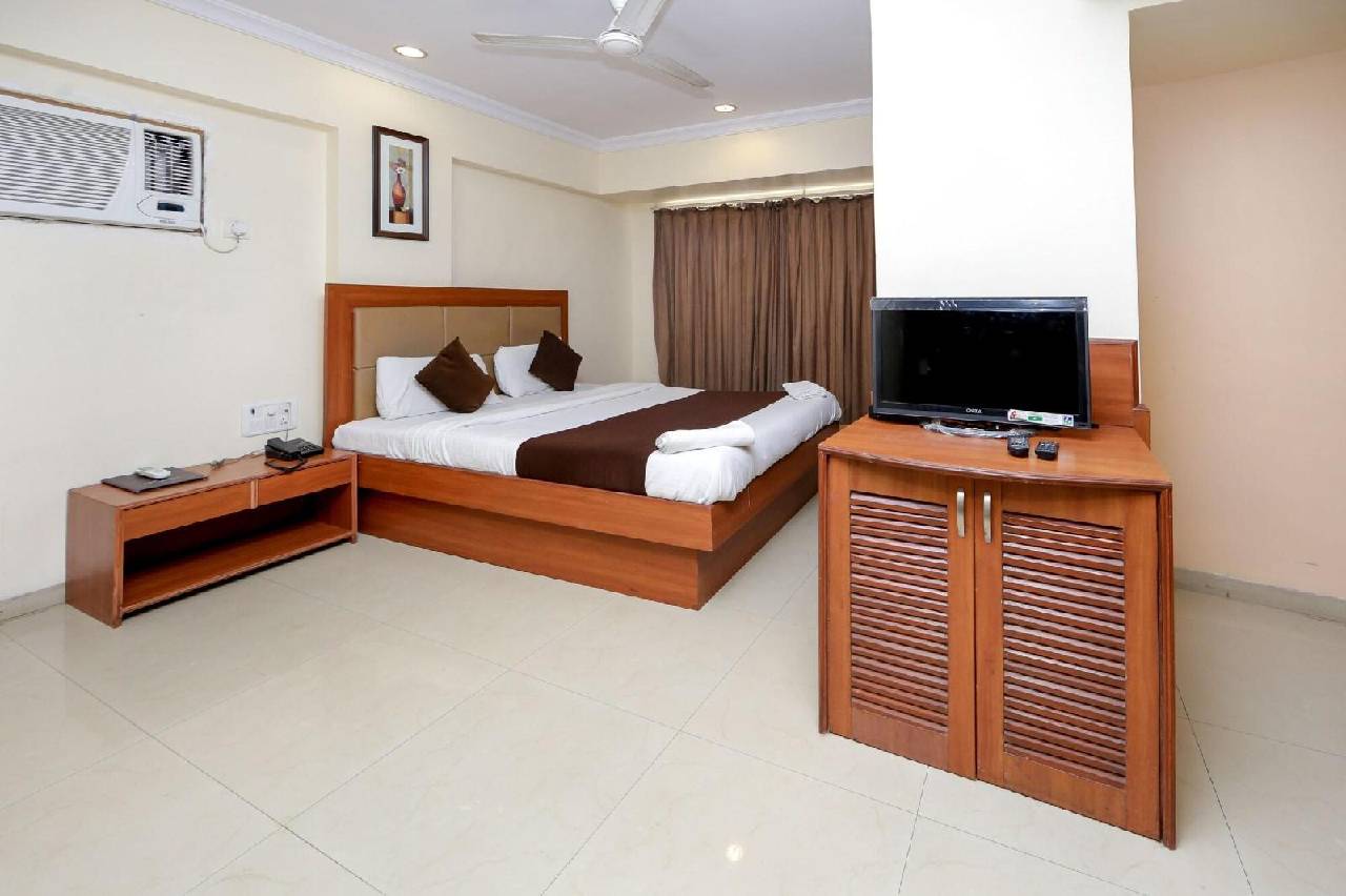 Lucky Hotel Goregaon 