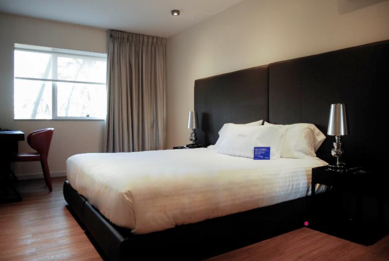 Regency Way Montevideo Hotel Room