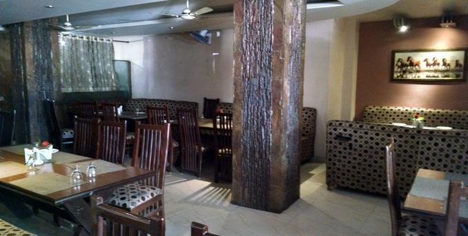 Hotel Paras 