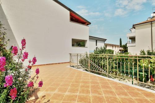 Lanza Apartments 
