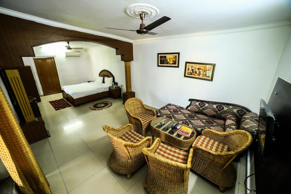 New Bhandari Swiss Cottage Guestroom
