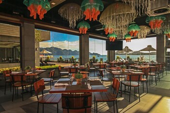 Two Seasons Coron Bayside Hotel (توو سیزنس كورون بیسید هتل) Dining