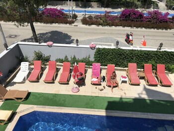 Twenty One Hotel Pool