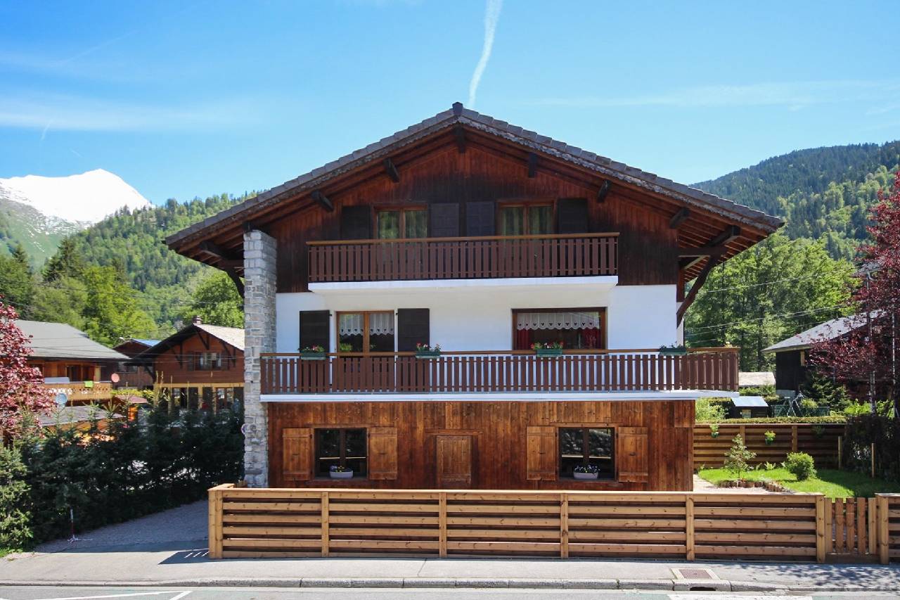 Cozy Apartment With Stunning Mountain Views In The Rhône Al 